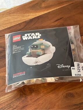 LEGO Star Wars Grogu in Pram - White and Sage Green